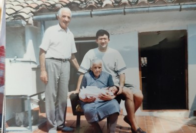 Quatre generacions. Estiu de 1995. Benvinguda al món, Emma!